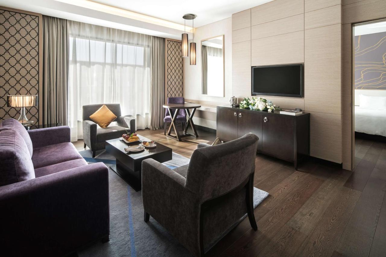 Radisson Collection Muscat, Hormuz Grand Hotel Bagian luar foto A suite at the hotel