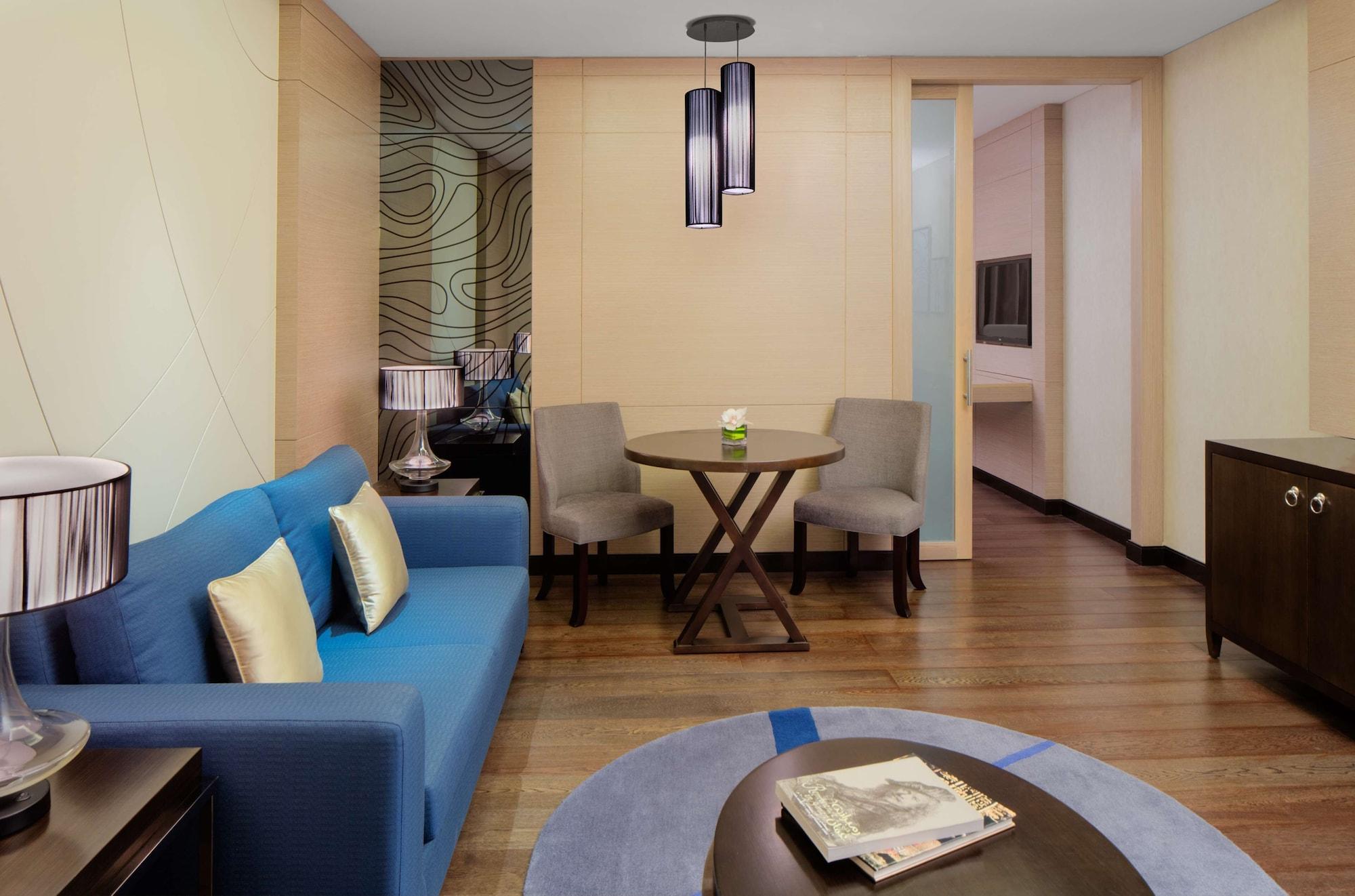 Radisson Collection Muscat, Hormuz Grand Hotel Bagian luar foto A suite at the hotel