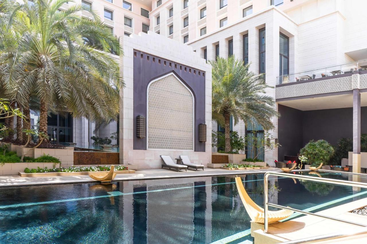 Radisson Collection Muscat, Hormuz Grand Hotel Bagian luar foto The pool at the hotel