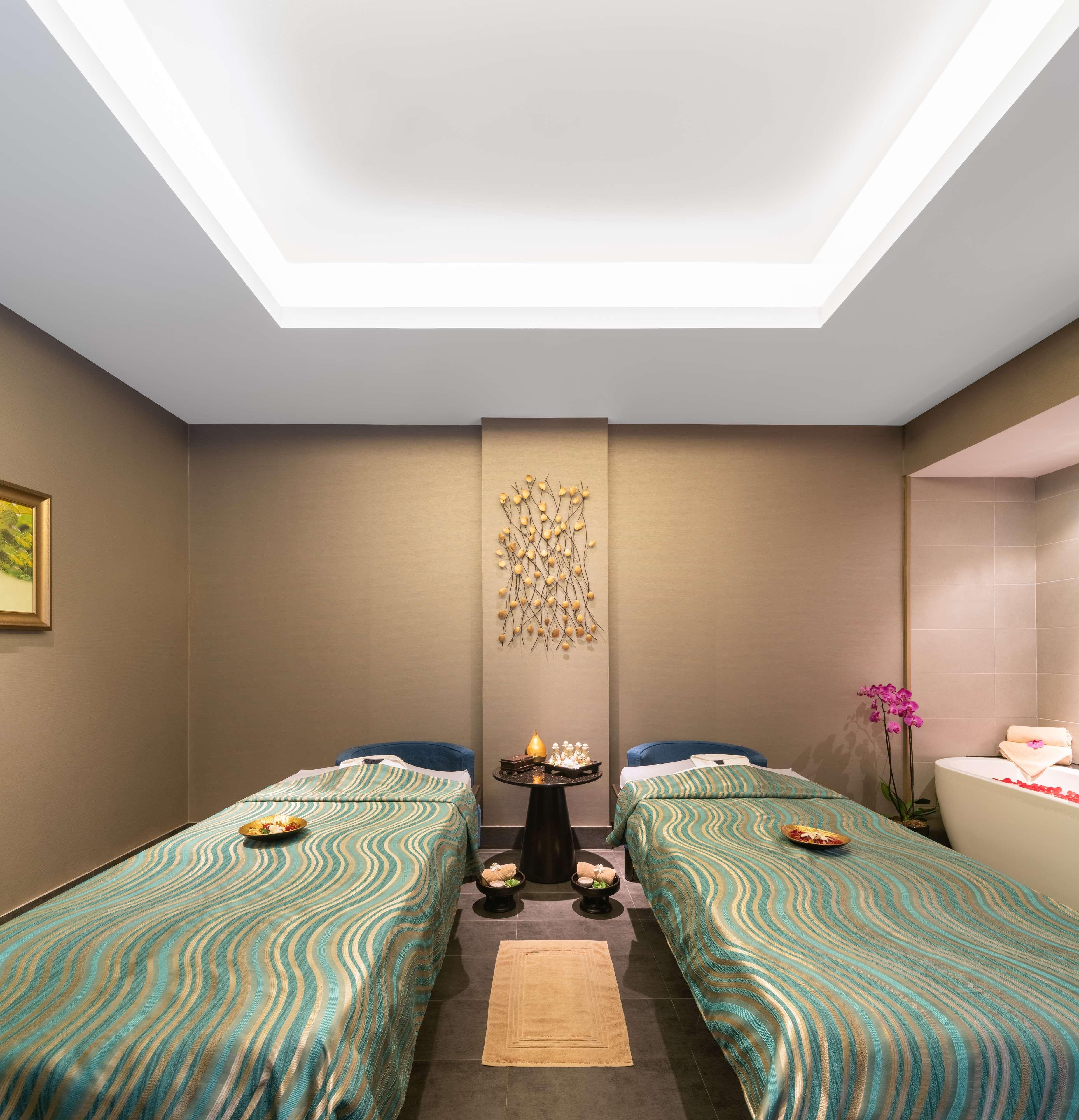 Radisson Collection Muscat, Hormuz Grand Hotel Bagian luar foto Spa at The Oberoi, Mumbai