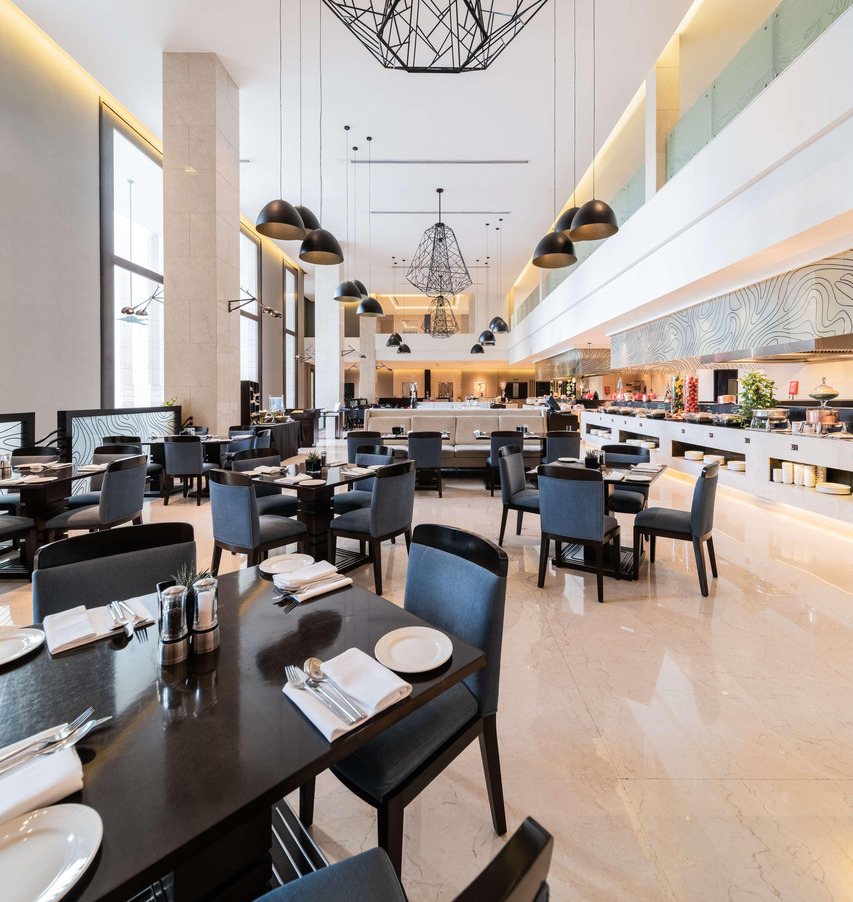 Radisson Collection Muscat, Hormuz Grand Hotel Bagian luar foto The restaurant