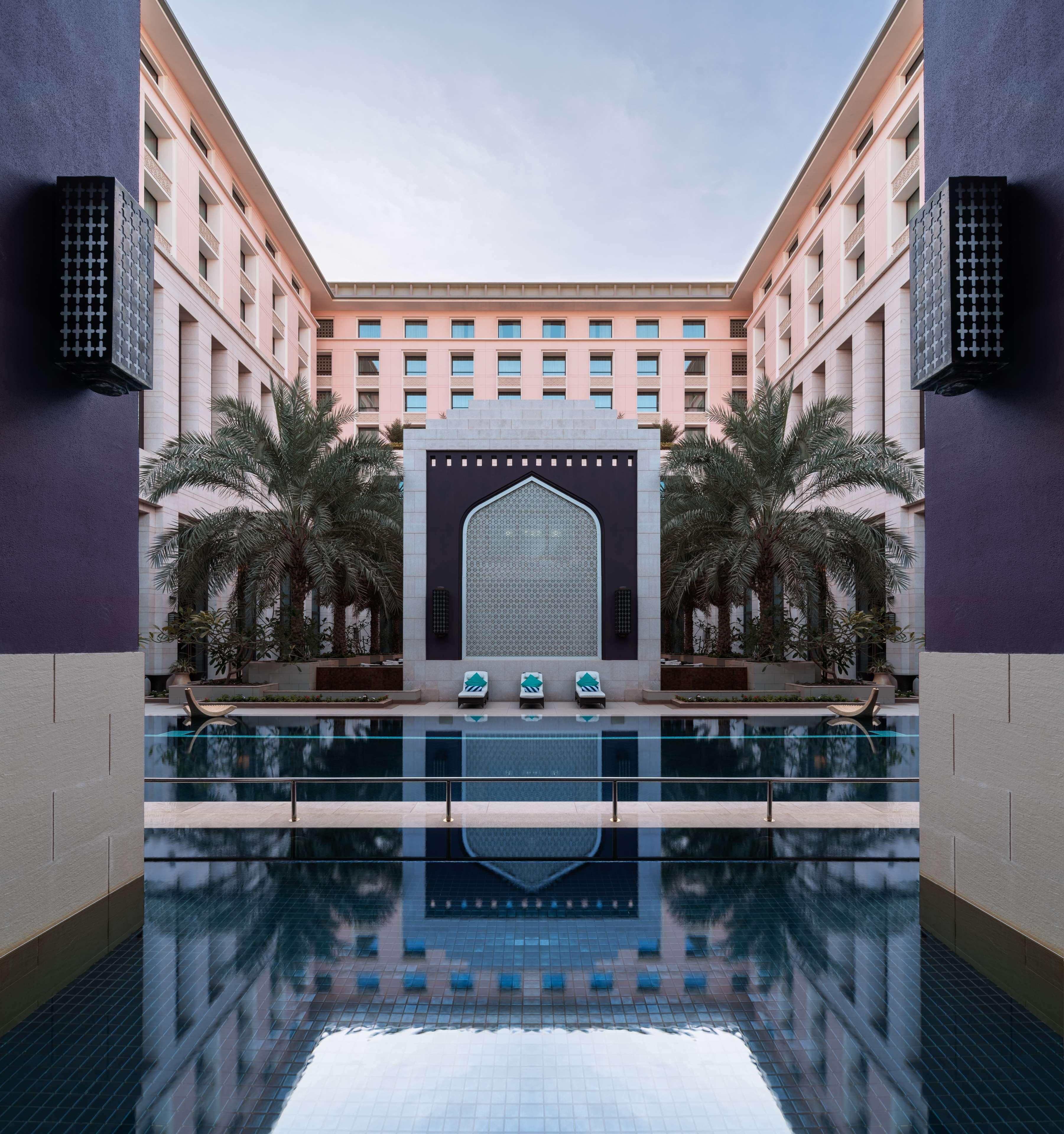 Radisson Collection Muscat, Hormuz Grand Hotel Bagian luar foto The hotel's courtyard