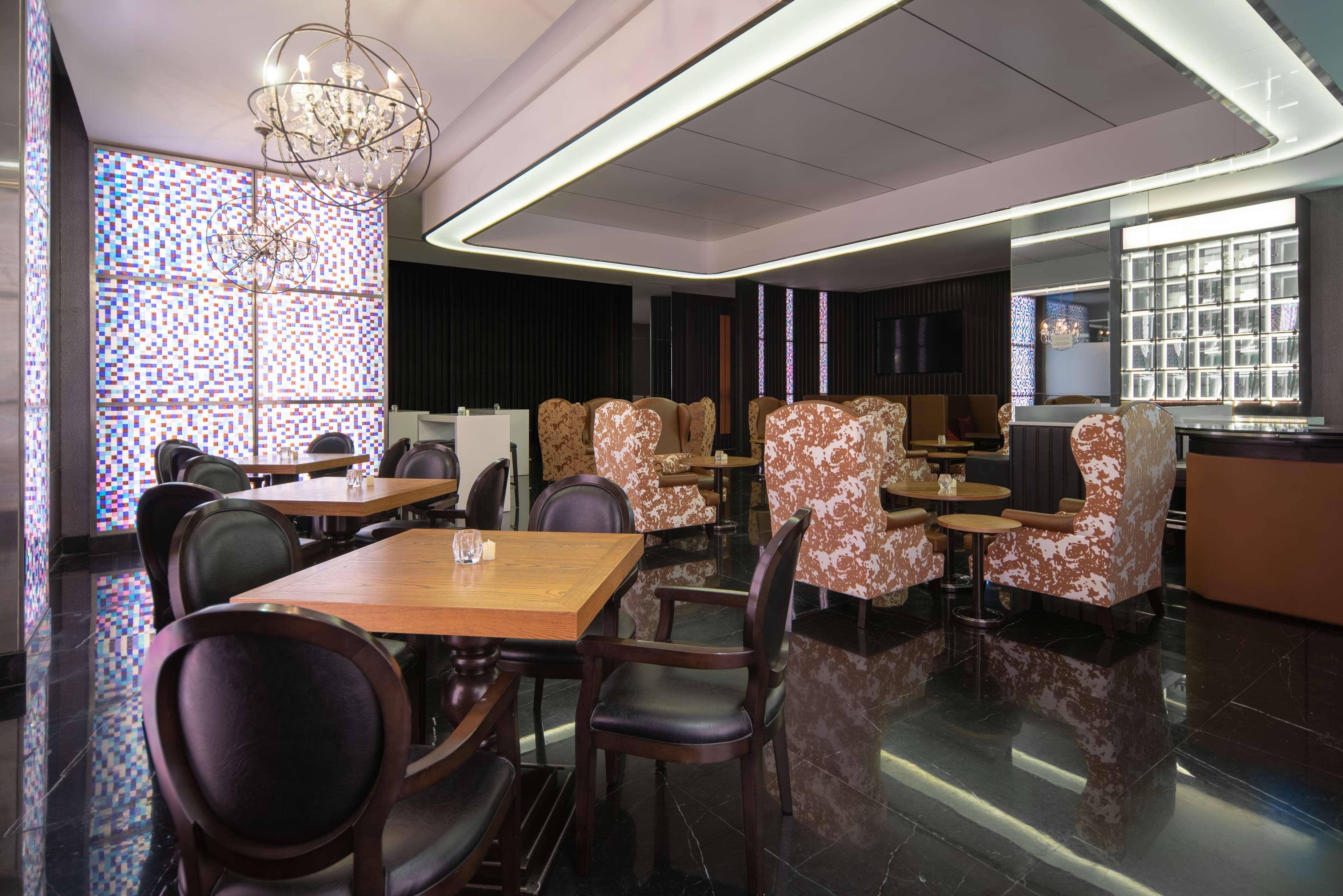 Radisson Collection Muscat, Hormuz Grand Hotel Bagian luar foto The lounge at the airport