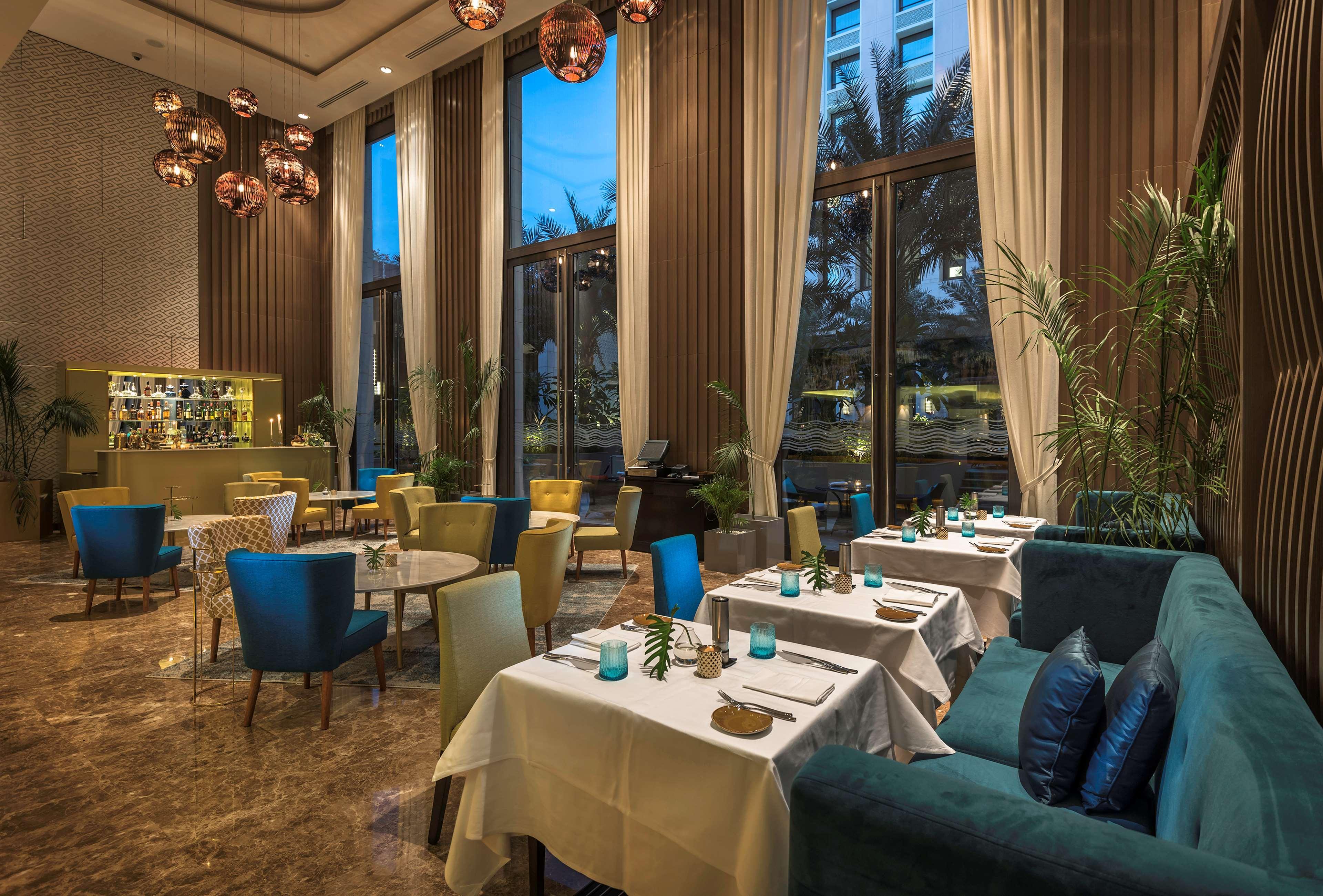 Radisson Collection Muscat, Hormuz Grand Hotel Bagian luar foto The restaurant