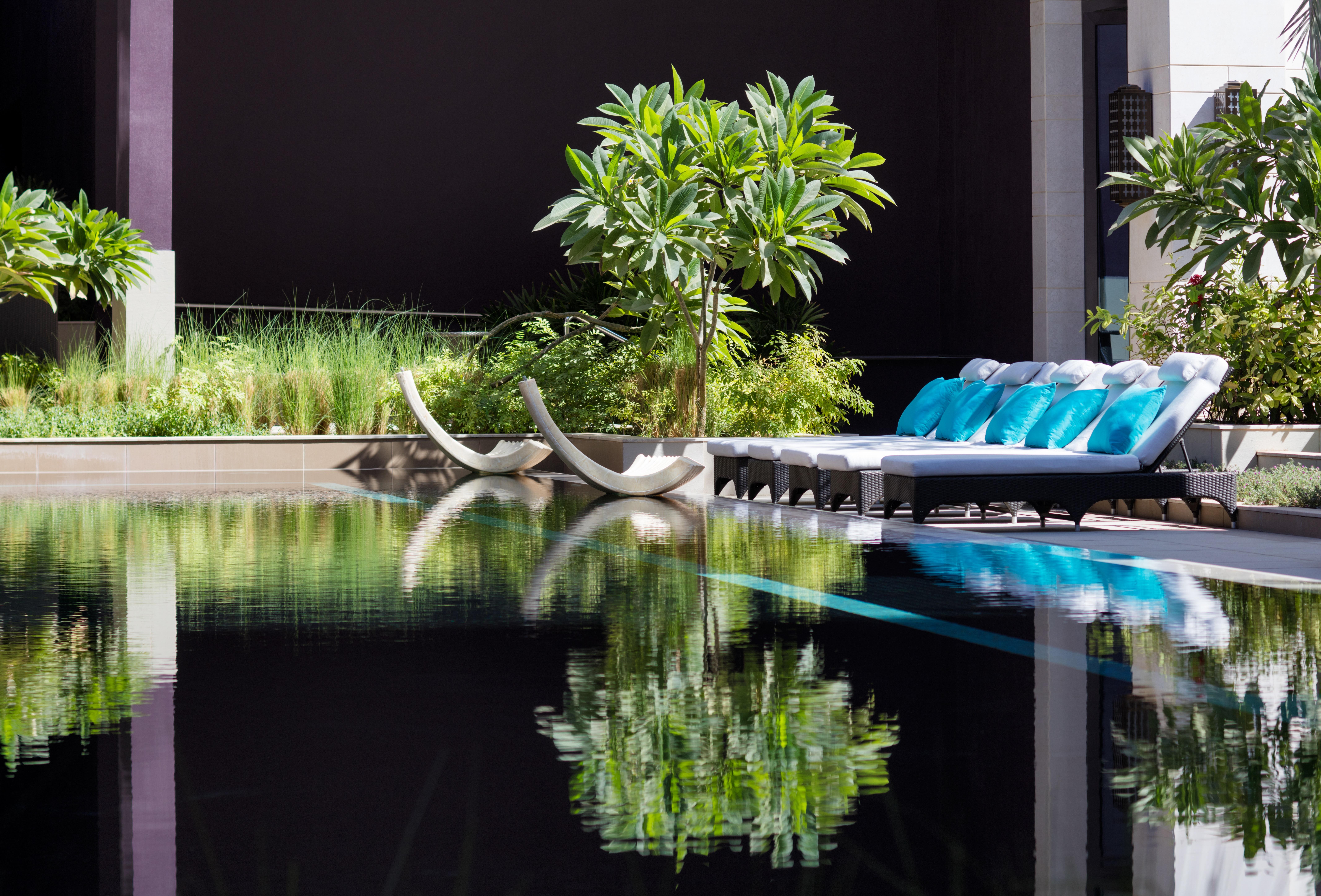 Radisson Collection Muscat, Hormuz Grand Hotel Bagian luar foto The pool at the hotel