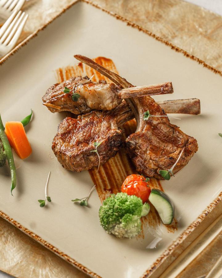 Radisson Collection Muscat, Hormuz Grand Hotel Bagian luar foto Rack of lamb